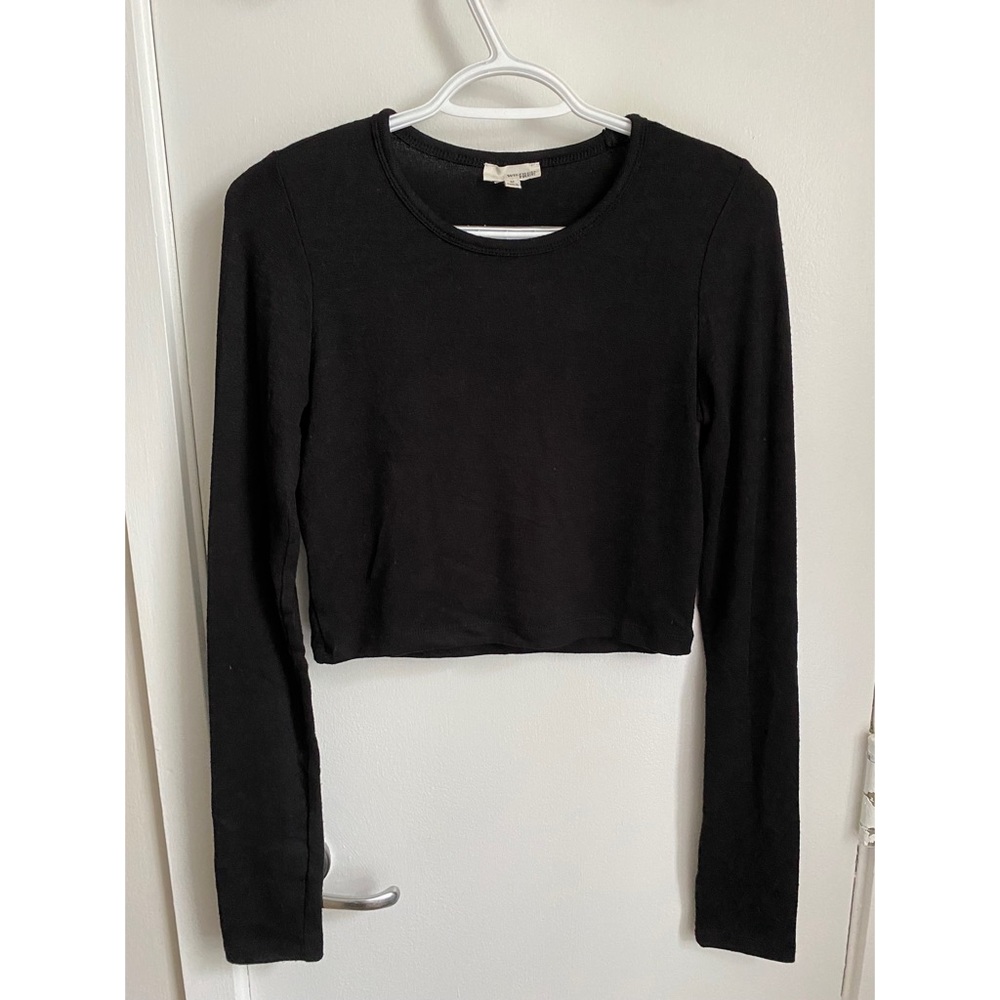 Long sleeve black crop top, size M